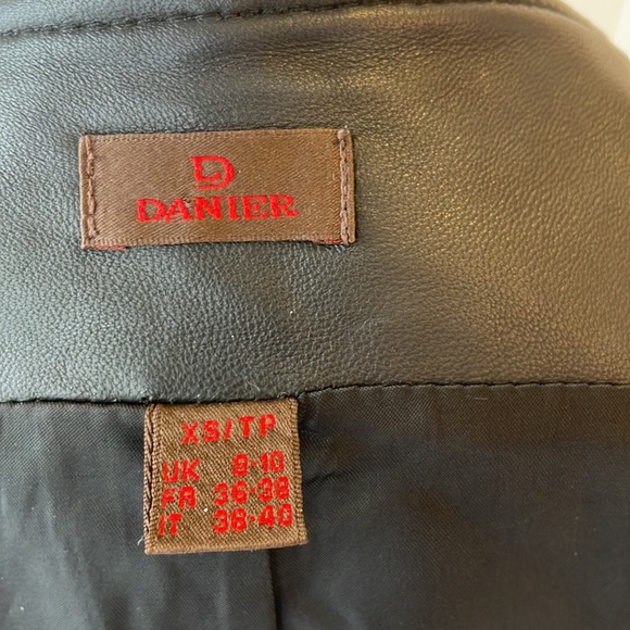 Danier genuine leather vest, black, XS, Sleeveless jacket - Picture 6 of 11